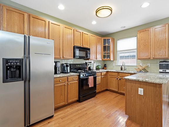 4th image of 44 Livingston St