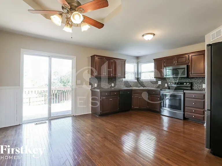 16306 Harris Ave — Photo 5