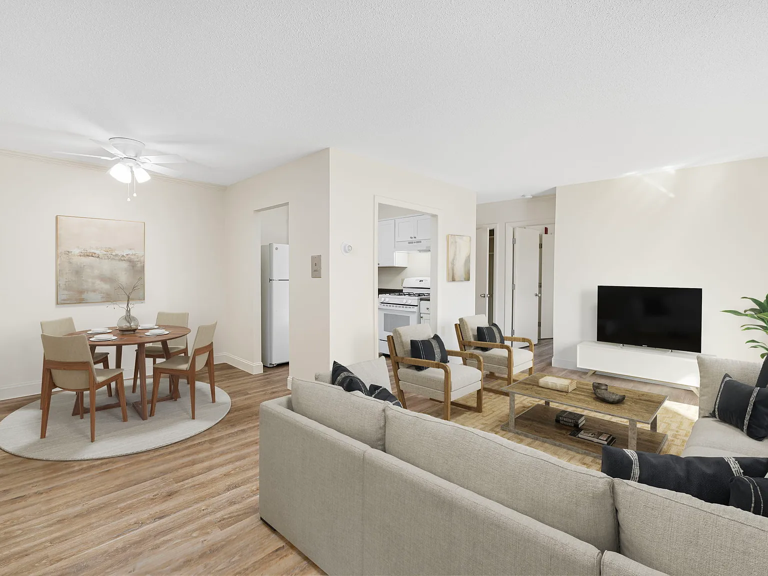Parkway Apartments — Photo 1