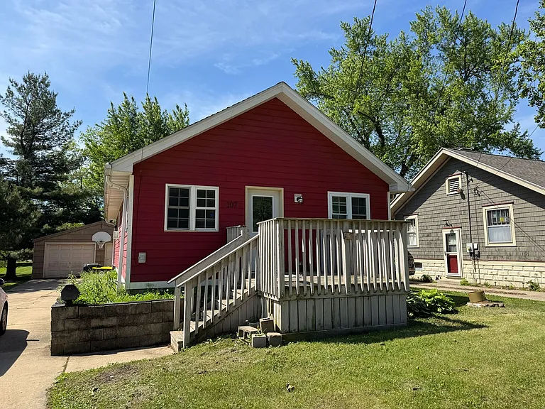 107 E Poplar St — Photo 1