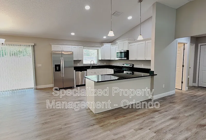 4 bed, 2.0 bath, 1636 sqft, $1,699 — Photo 2