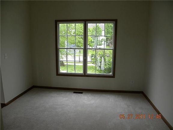 5th image of 784 Barberry Spur Ave