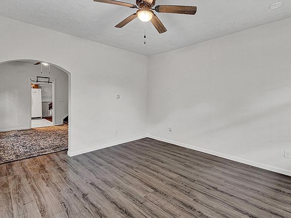 5th image of 240 Roxbury St