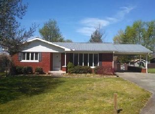 303 Penick Ave, Greensburg, KY 42743