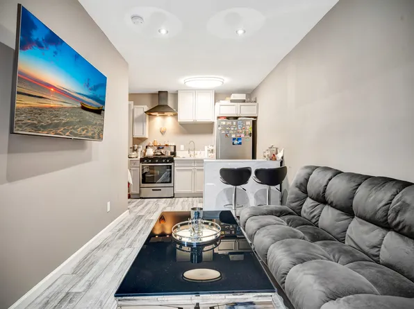 6554 Greenbush Ave, Van Nuys, CA 91401