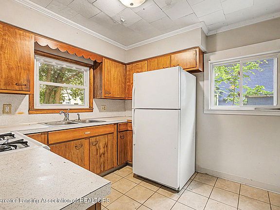 5th image of 1706 Bradley Ave