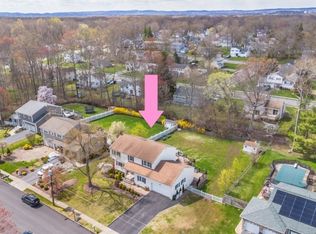 15 Aldrin Dr, West Caldwell, NJ 07006