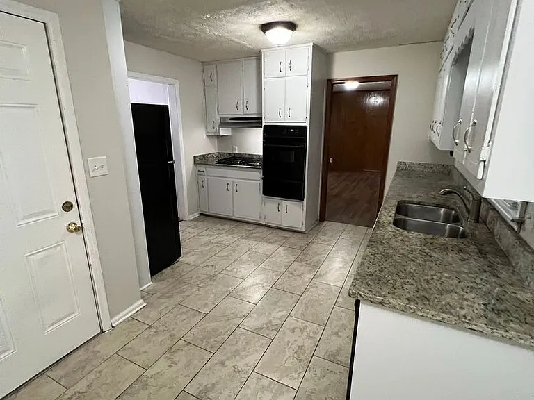 3861 Imperial Dr — Photo 5