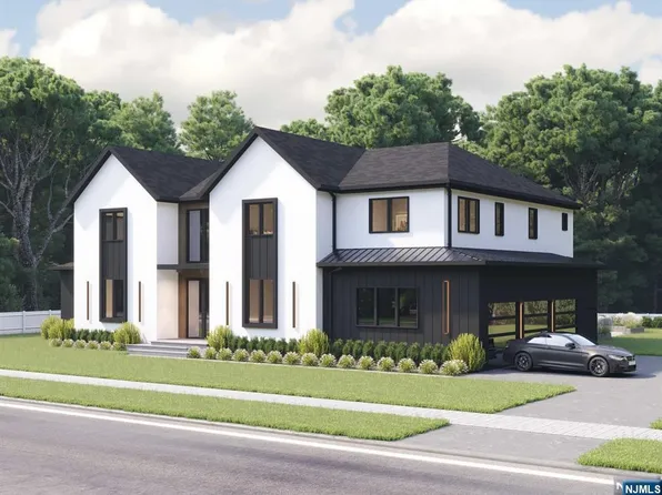 36 Forest Rd, Demarest, NJ 07627