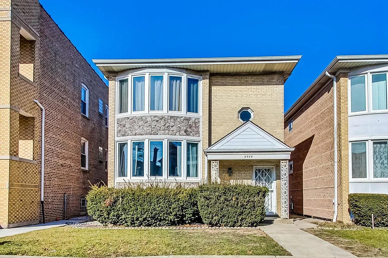 3 bed, 1200 sqft, $2,300 — Photo 1