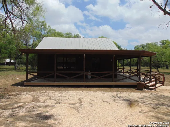 484 Rivertree Rd, Leakey, TX 78873