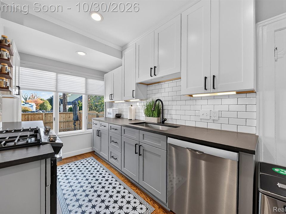 218 West St, photo 11