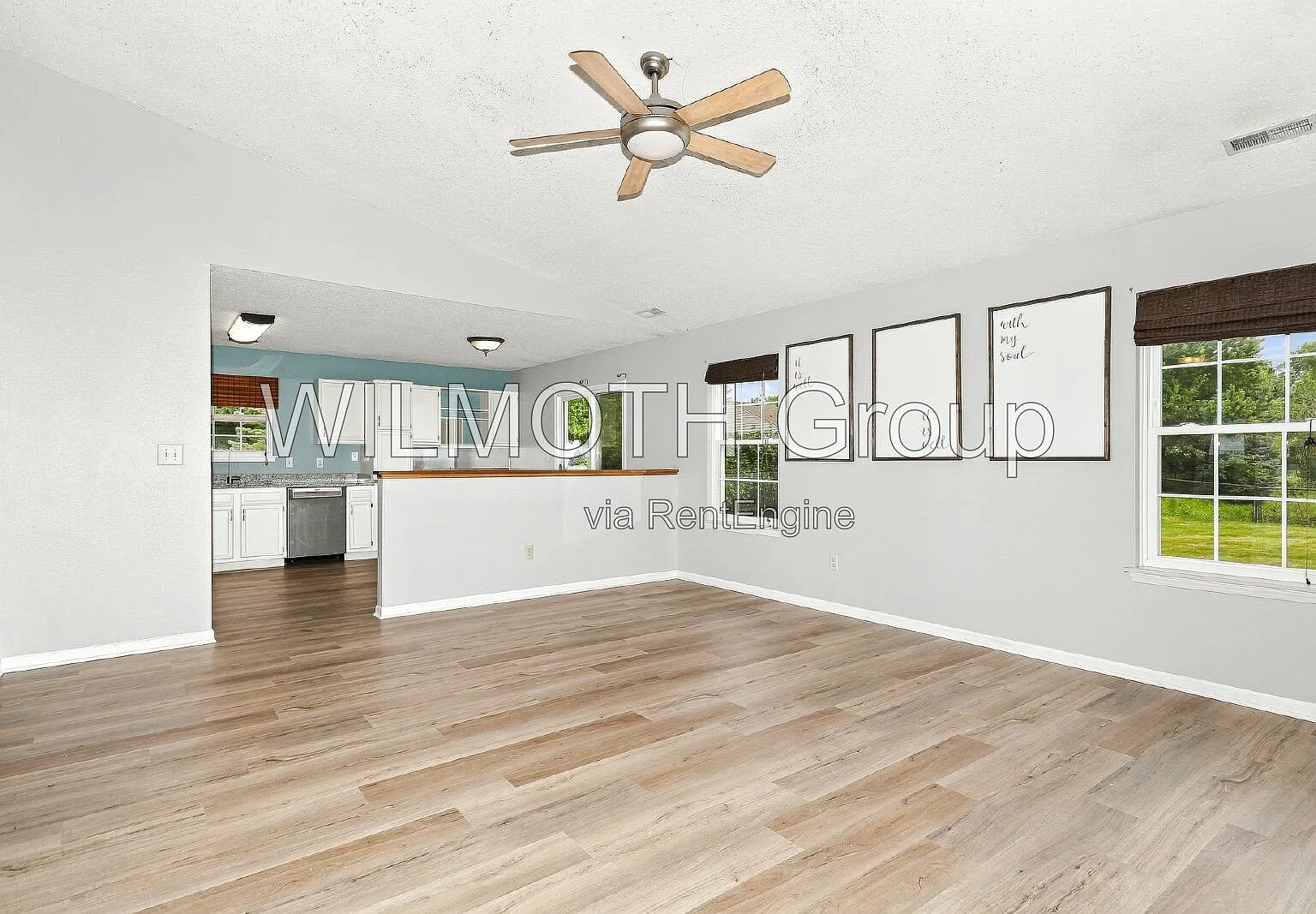 3 bed, 2.0 bath, 1410 sqft, $2,300 — Photo 4