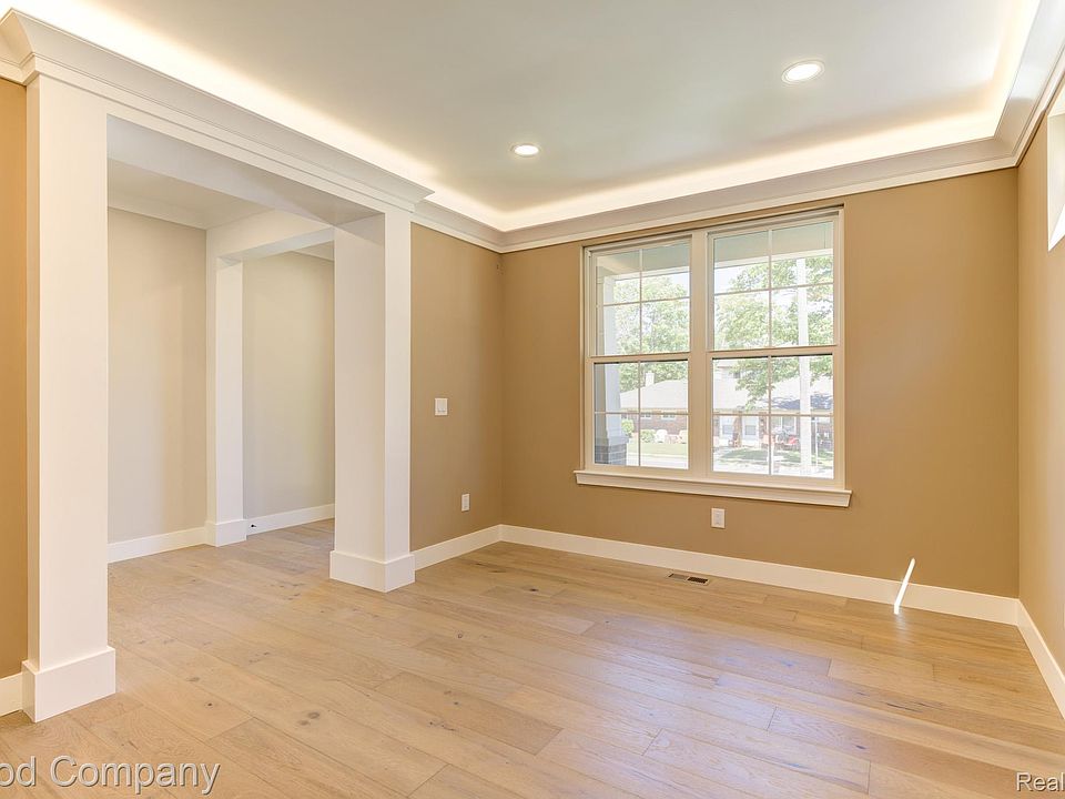 808 Irving Ave, photo 9