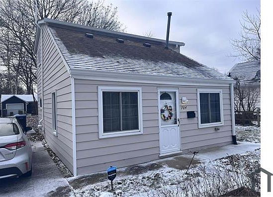 2nd image of 704 Virginia Pl