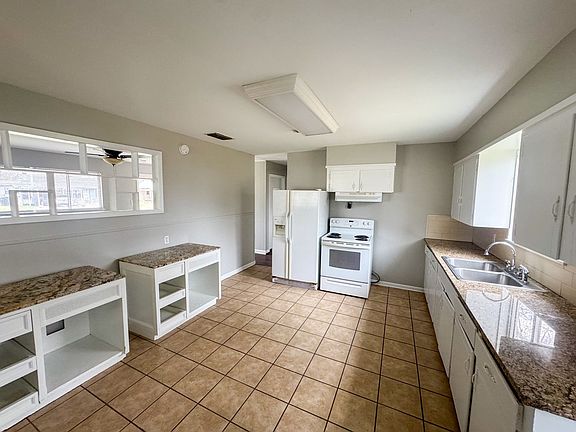 3rd image of 3212 Galaxy Dr