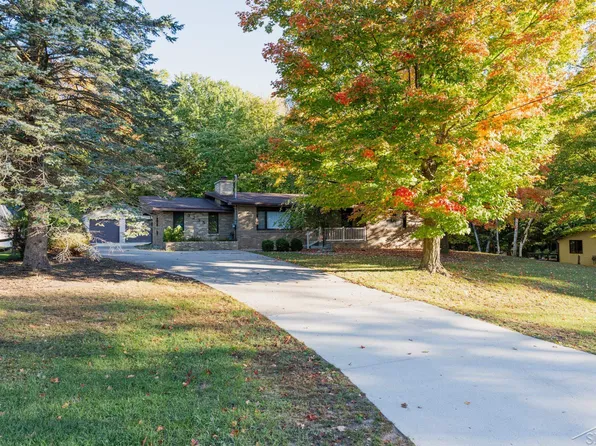 3235 Oakland Dr, Clare, MI 48617