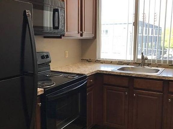 2nd image of 895 Dahlia St #E4ad47b23