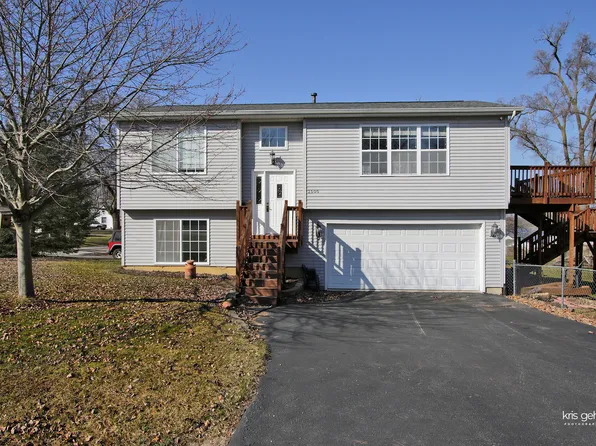 3505 Hilltop Dr, Wonder Lake, IL 60097