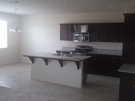 4th image of 1047 Geneva Dr