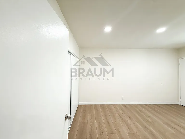 7339 WOODMAN — Photo 17