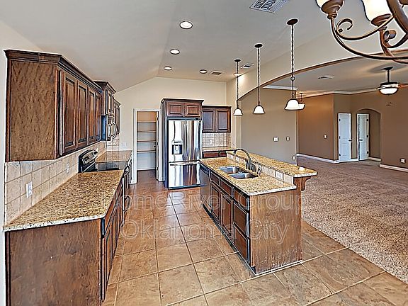4th image of 2328 SW 136th St