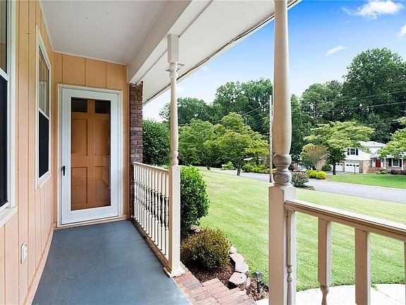 5th image of 4011 Philmont Dr