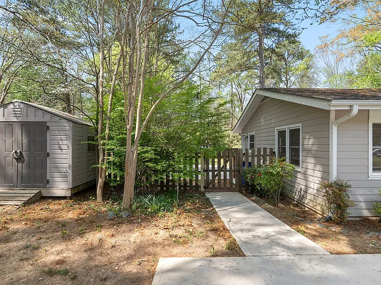 8907 Rollingwood Rd — Photo 8