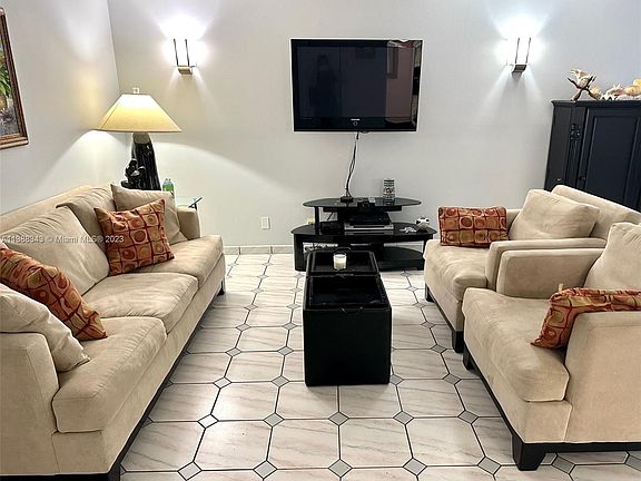 4th image of 2401 Collins Ave APT 1403