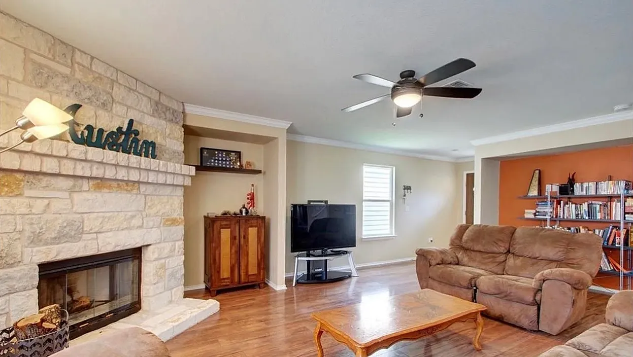 3 bed, 2.5 bath, 1665 sqft, $2,395 — Photo 1