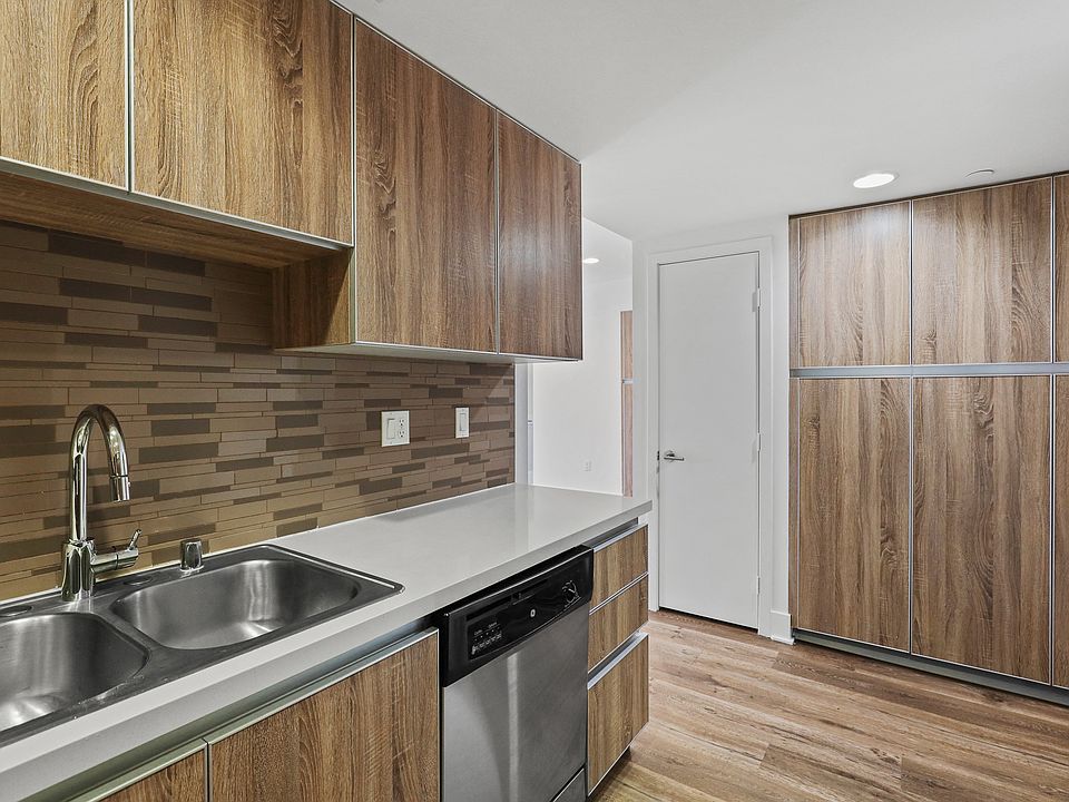 Full-Size Kitchen with Energy-Efficient Appliances and Ample Cabinet Storage