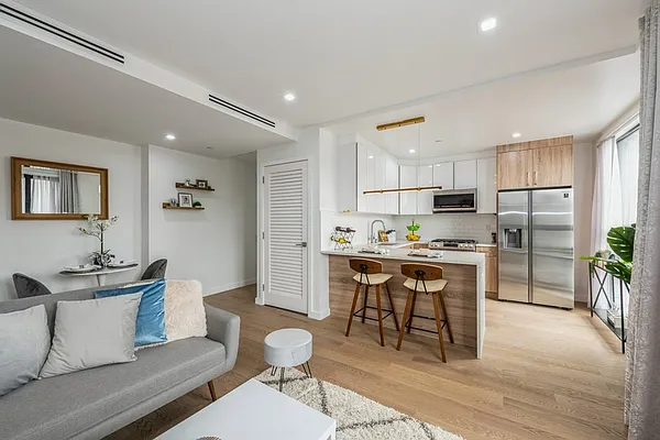 Sold by E Realty International Corp | media 15