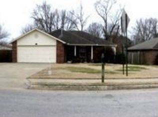 856 Robin Hood Ct, Springdale, AR 72764