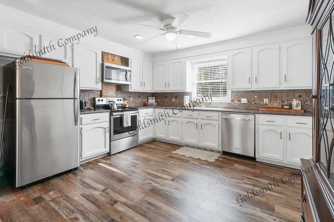 3 bed, 2.0 bath, 1550 sqft, $1,895 — Photo 1