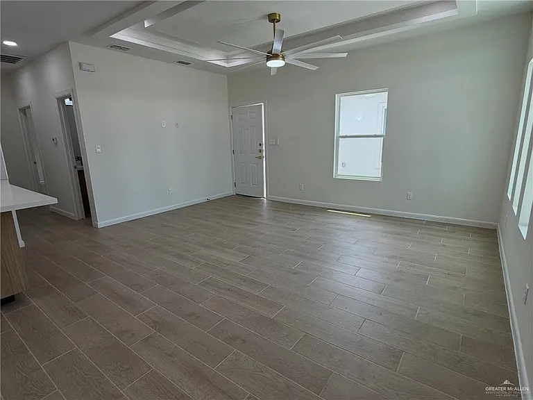 1302 Rosewood Ln #3 — Photo 2