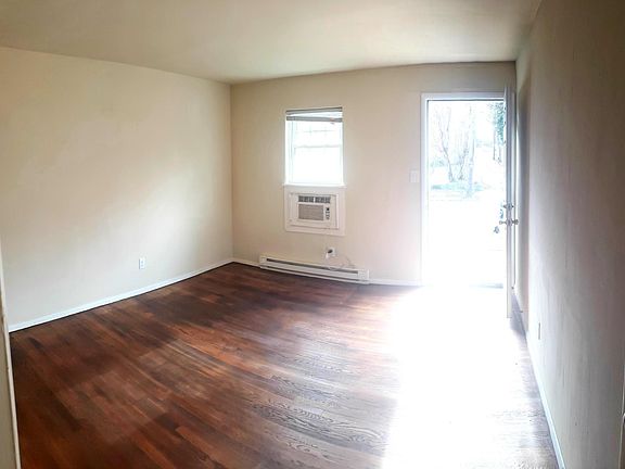 4th image of 2303 Barton Ave