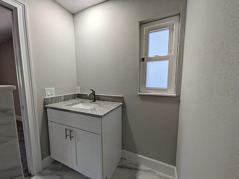 5523 Venetian Blvd NE — Photo 21