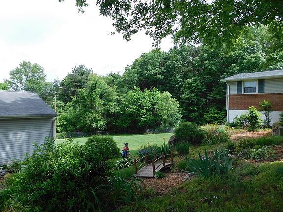 4th image of 161 Rock Hill Ln