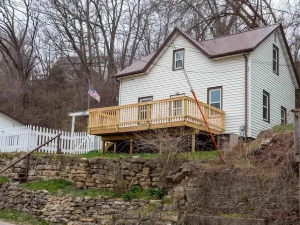 1091 Thomas Pl, Dubuque, IA 52001