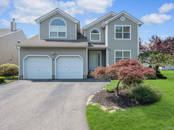 24 Spinnaker Lane #24, East Patchogue, NY 11772