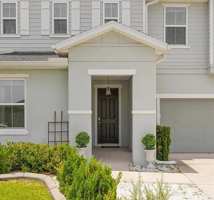 4 bed, 2.5 bath, 2666 sqft, $2,850 — Photo 2