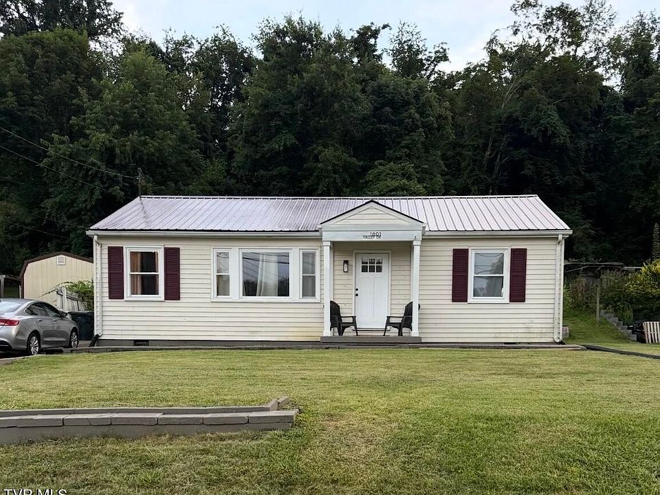 1st image of 1801 Valley Dr