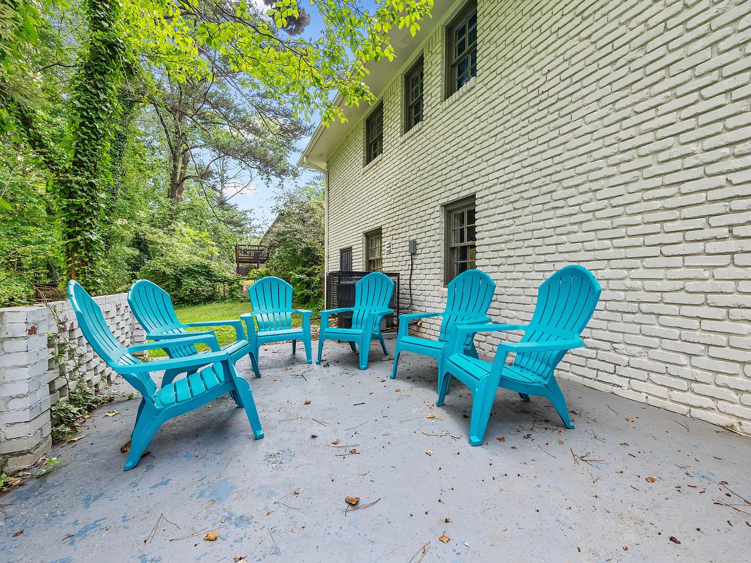 2523 Ben Hill Rd — Photo 4