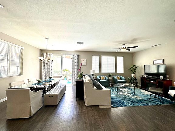 2nd image of 43098 Avenida Abril
