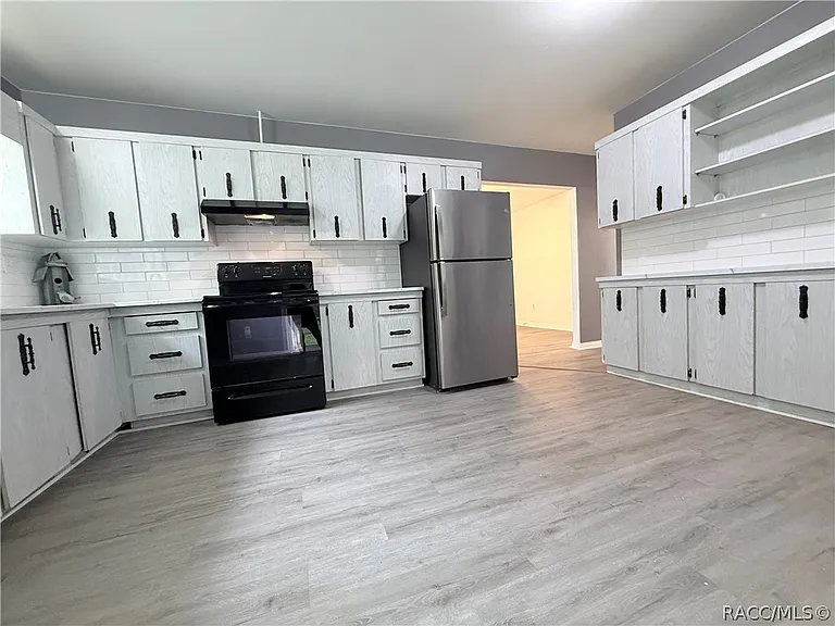 10715 N Northcut Ave — Photo 19