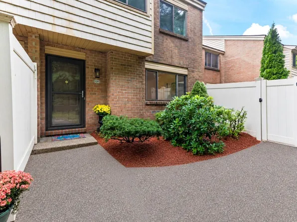 131 Greenbrook Dr #131, Stoughton, MA 02072