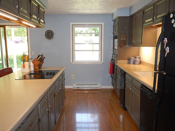 5th image of 127 Heather Ln