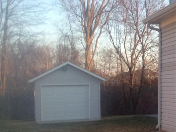 4th image of 1089 Yale Dr