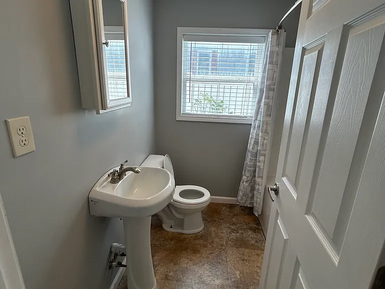 713 N High St — Photo 13