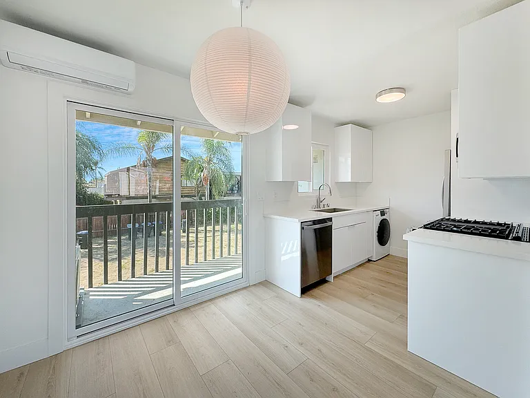 776 W Wilson St — Photo 5